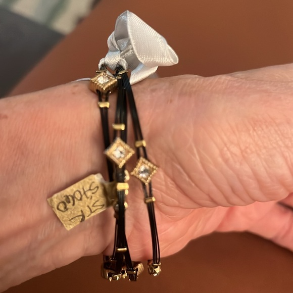 Beaut  Black and Goldd Bling Bangle - Picture 2 of 4